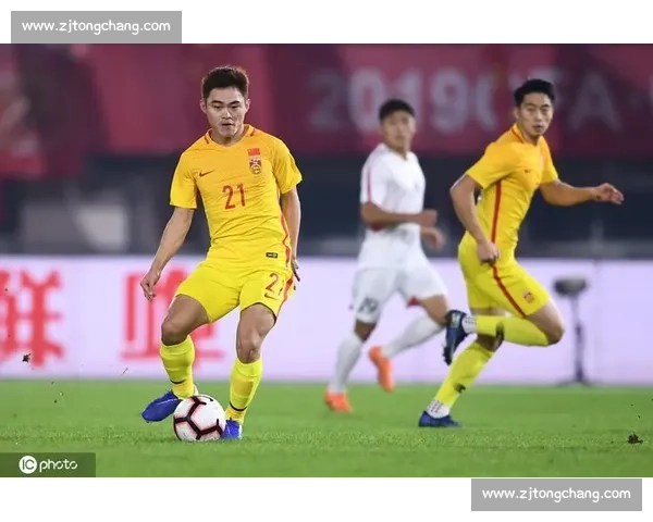 黄紫昌带伤出战创纪录!额眉缝八针仍头球破门 黄紫昌带伤出战创纪录!额眉缝八针仍头球破门